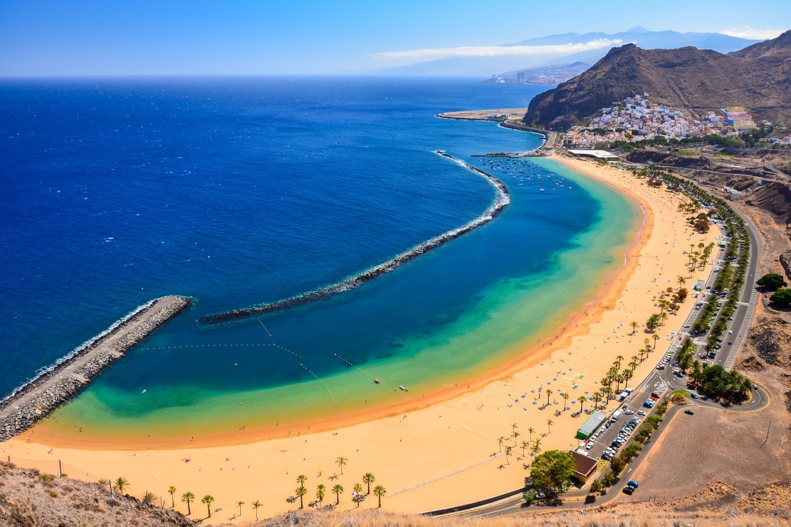 'View of famous beach and ocean lagoon Playa de las Teresitas,Tenerife, Canary islands, Spain' - Canarische Eilanden